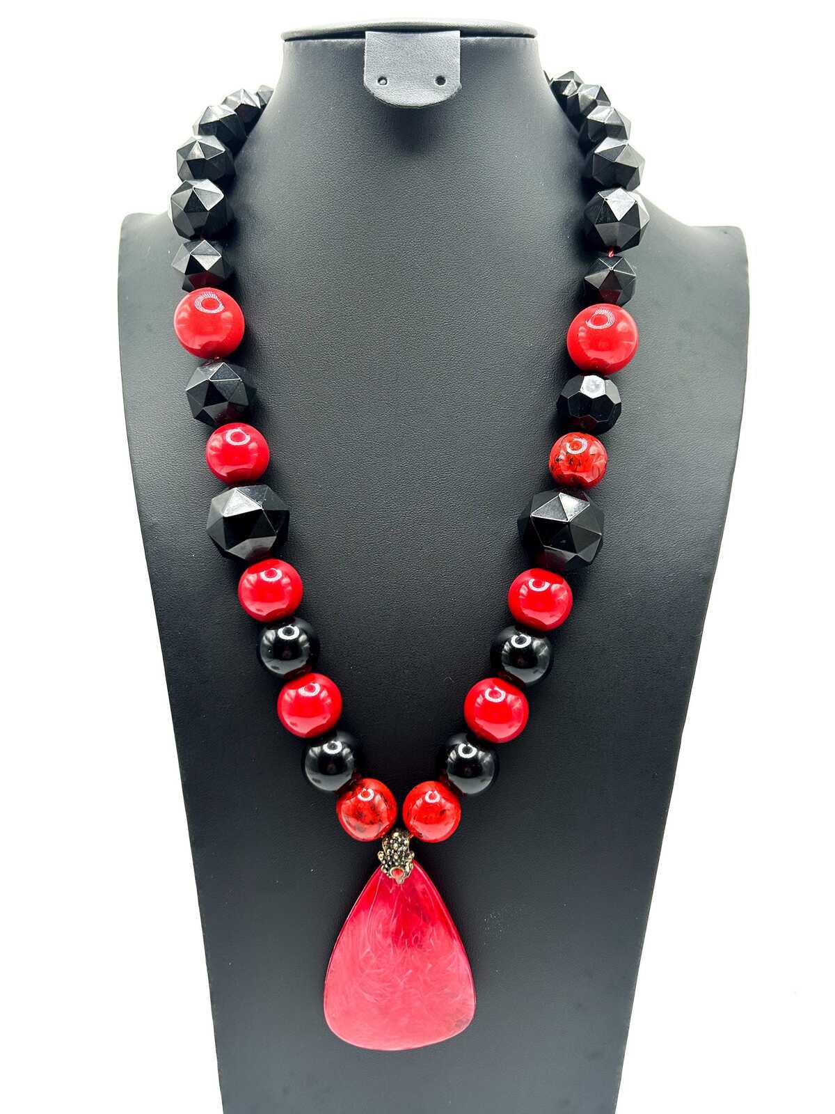 Vintage Red and Black Beaded Pendant Necklace