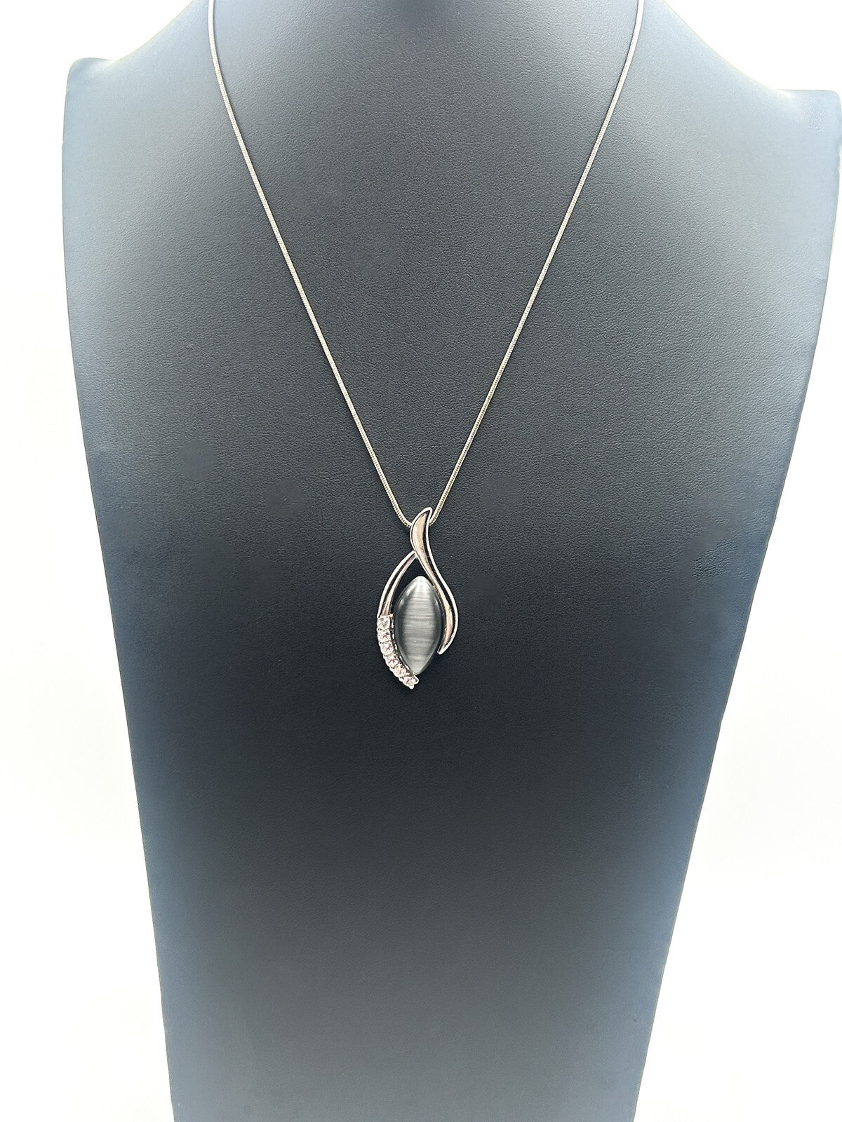 Silver Tone Cat’s Eye & Rhinestone Pendant Necklace
