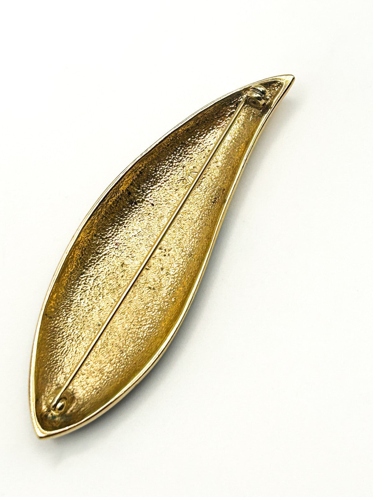 Black Enamel Gold Tone Abstract Brooch with Sweeping Lines 80s - Pin Retro