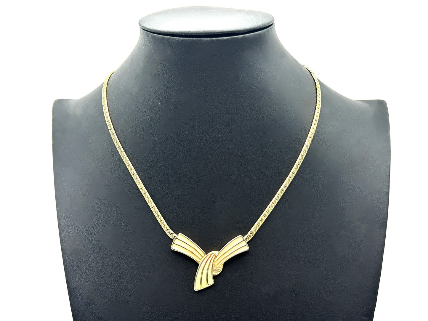 Vintage Trifari Gold Tone Enamel Ribbon Pendant Necklace READ