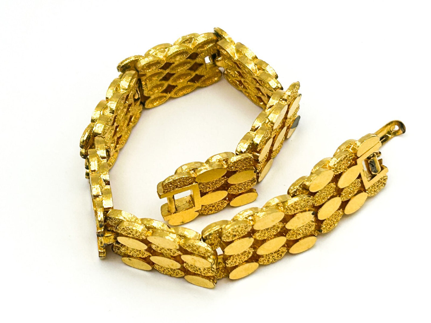 Vintage Sphinx Gold Tone Textured Oval Link Bracelet 7” Articulated Statement