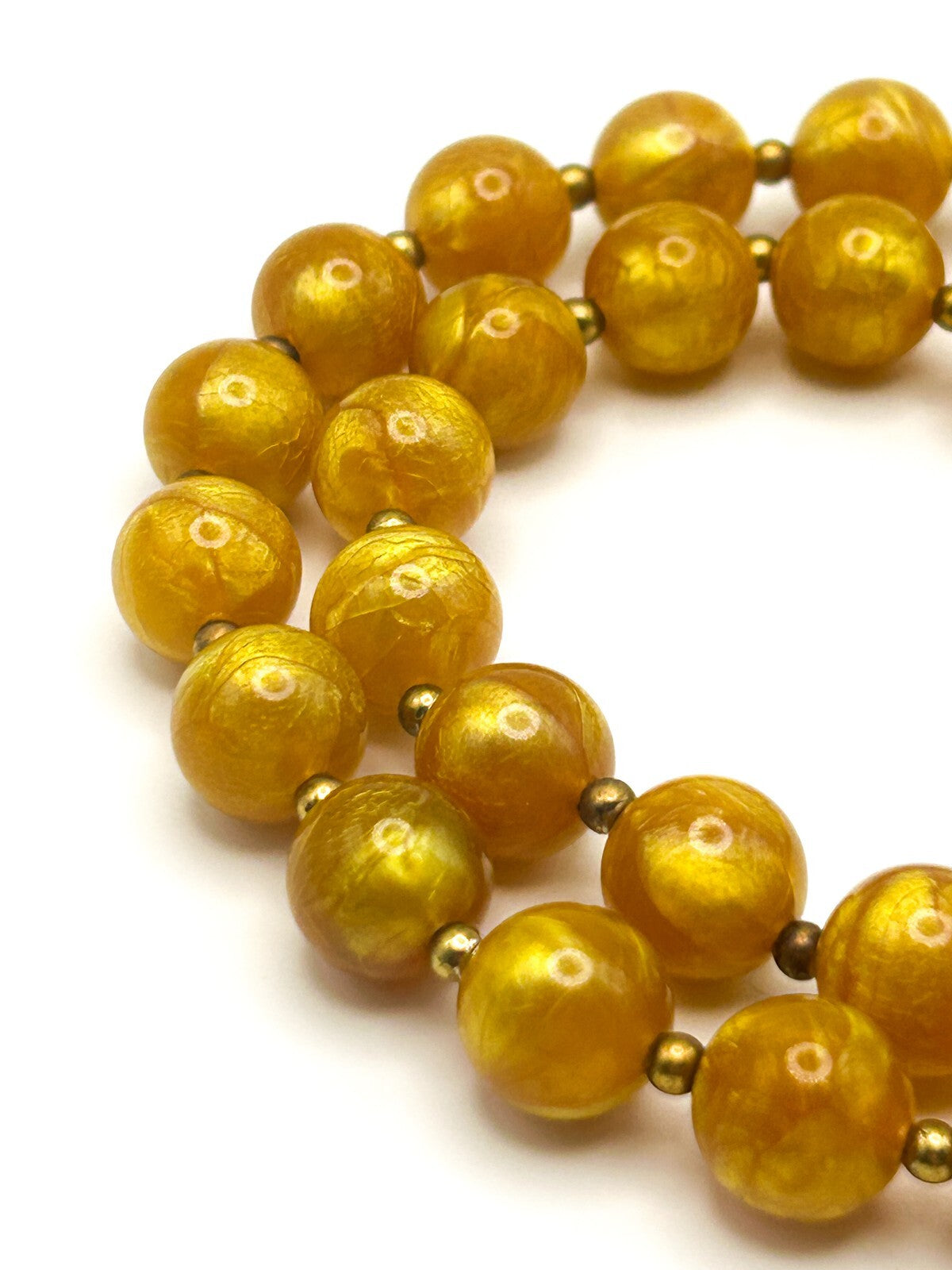 Vintage Yellow-gold Pearlescent Marble-Effect Beaded Necklace – Shimmery Lucite