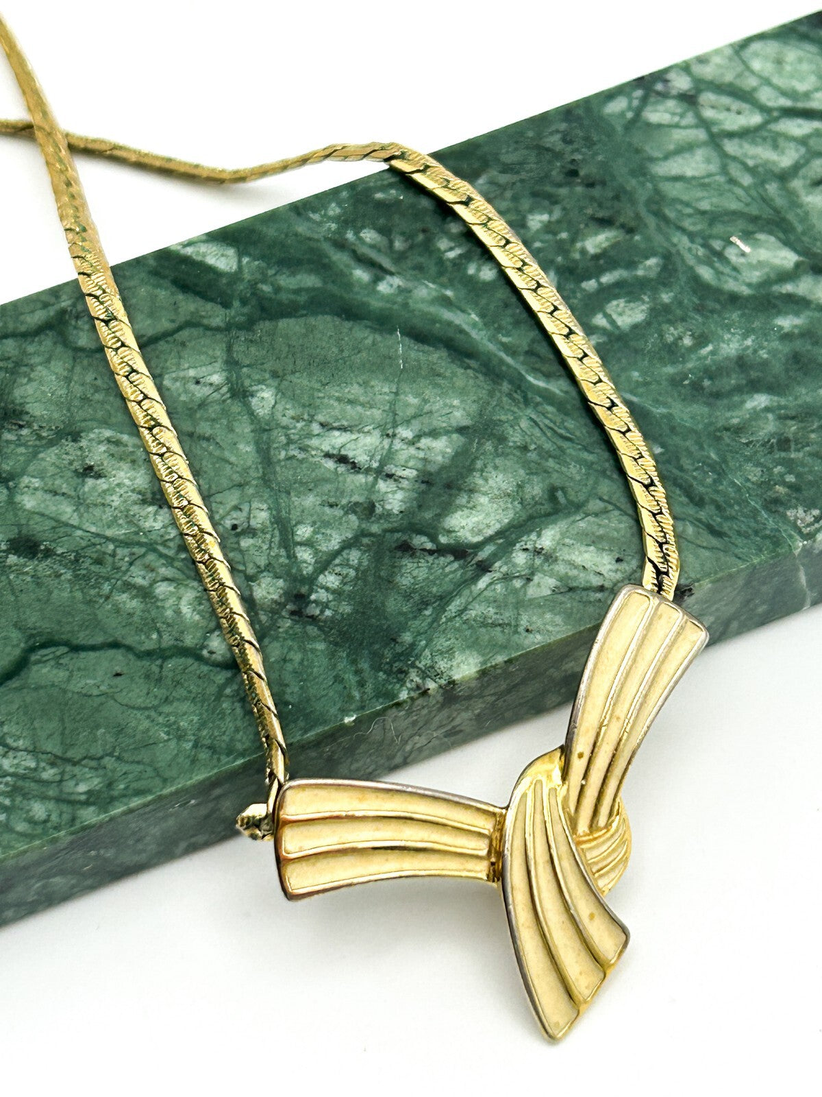 Vintage Trifari Gold Tone Enamel Ribbon Pendant Necklace READ
