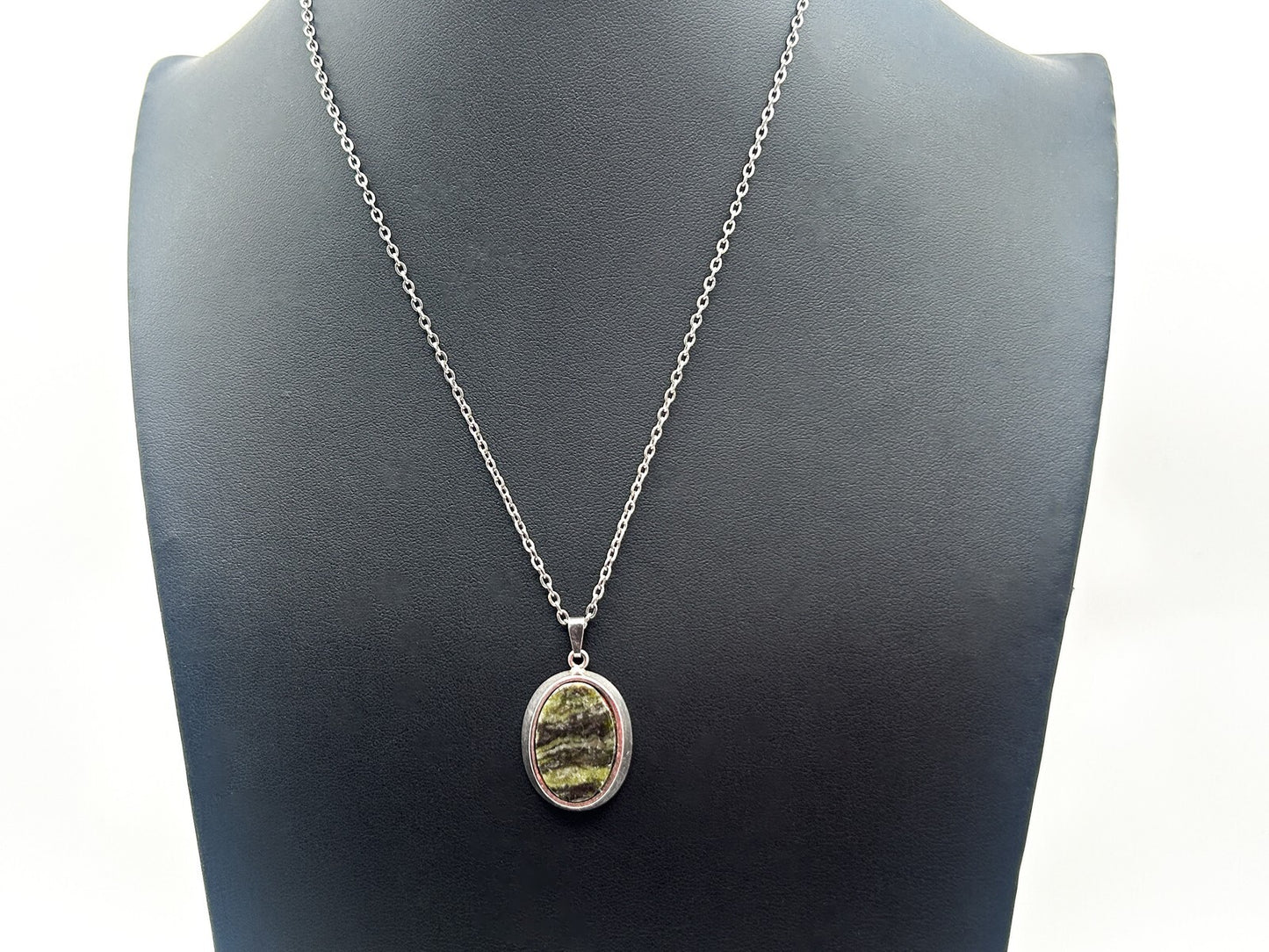 Vintage Silver-Tone Moss Agate Oval Pendant Necklace - Green Gemstone